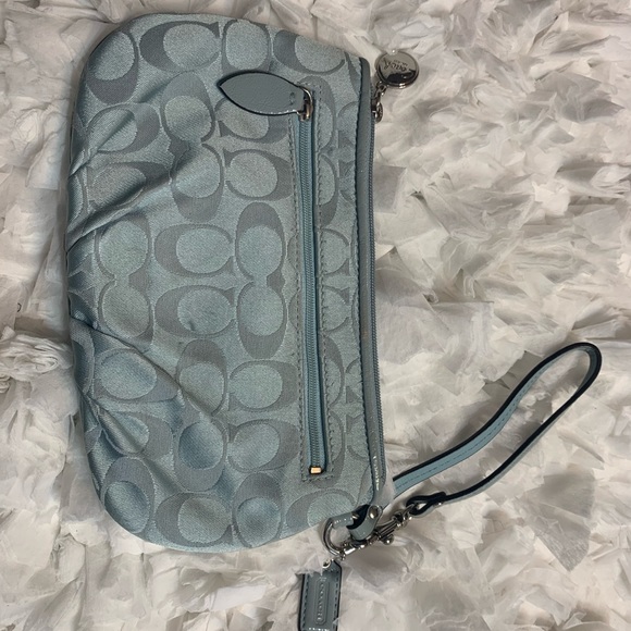 Coach - Picture 6 of 14